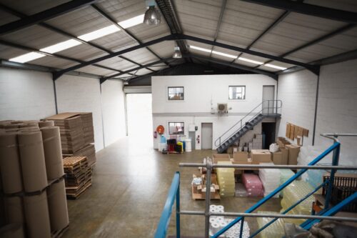 Ogrzewanie hali pompą ciepła – niezawodne i ekonomiczne z jednostkami Kołton AirAdapt i Kołton AirKompakt